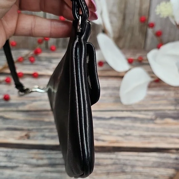 COACH BLACK LEATHER BUCKLE POCKET WRISTLET - Picture 7 of 16